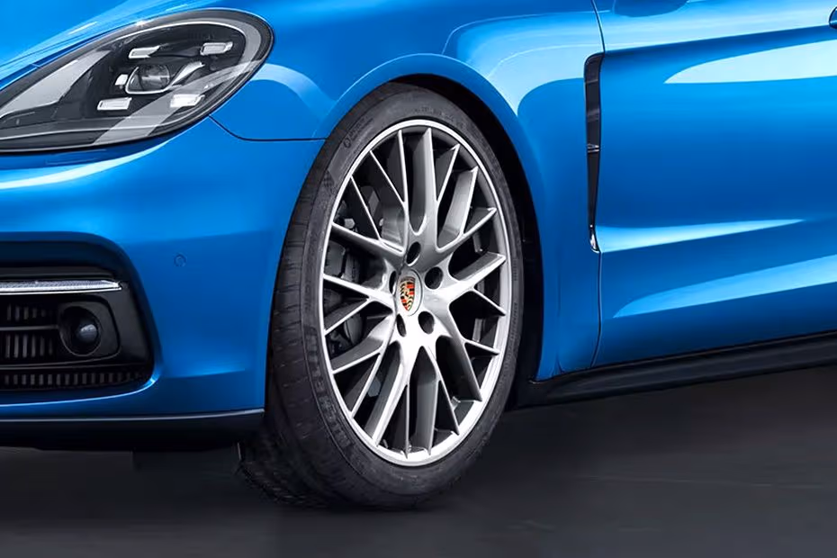 Porsche Panamera 2026 Aerodynamic Alloy Wheel Design Close-up