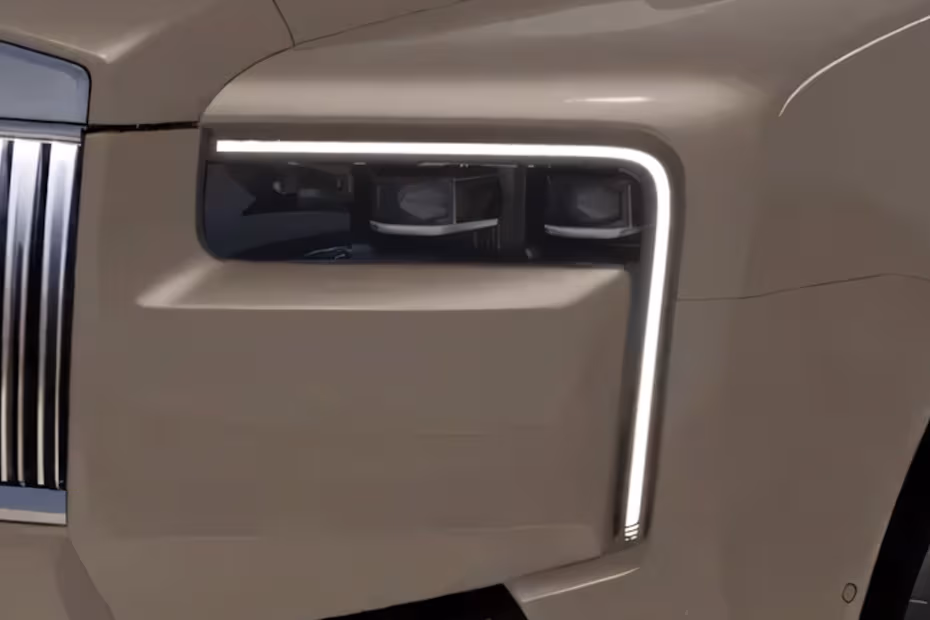 Rolls Royce Cullinan 2026 SUV Projector LED Headlight Close-up