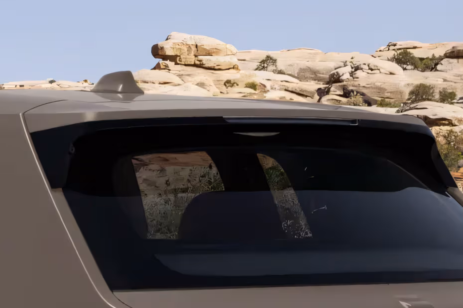 Rolls Royce Cullinan 2026 SUV Roof-Mounted Rear Spoiler