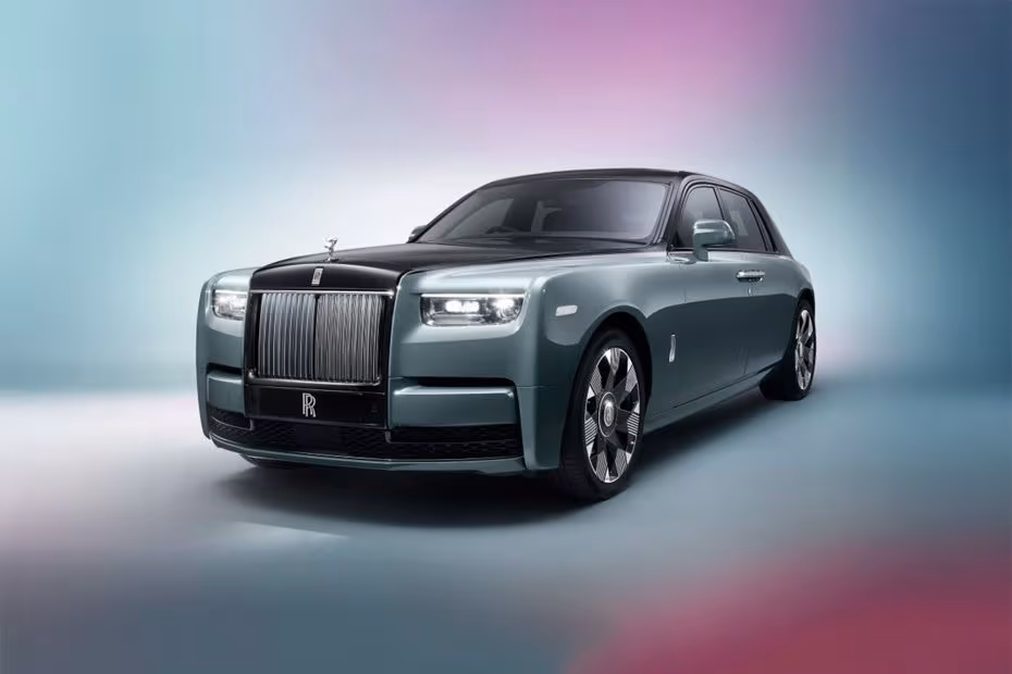 Rolls Royce Phantom 2026 Front Left Side Angle View Showing Headlights, Grille and Alloy Wheels