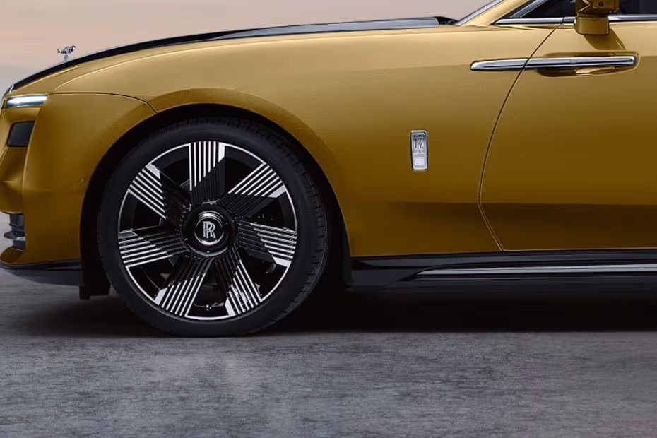 Rolls Royce Spectre 2026 Aerodynamic Alloy Wheel Design Close-up
