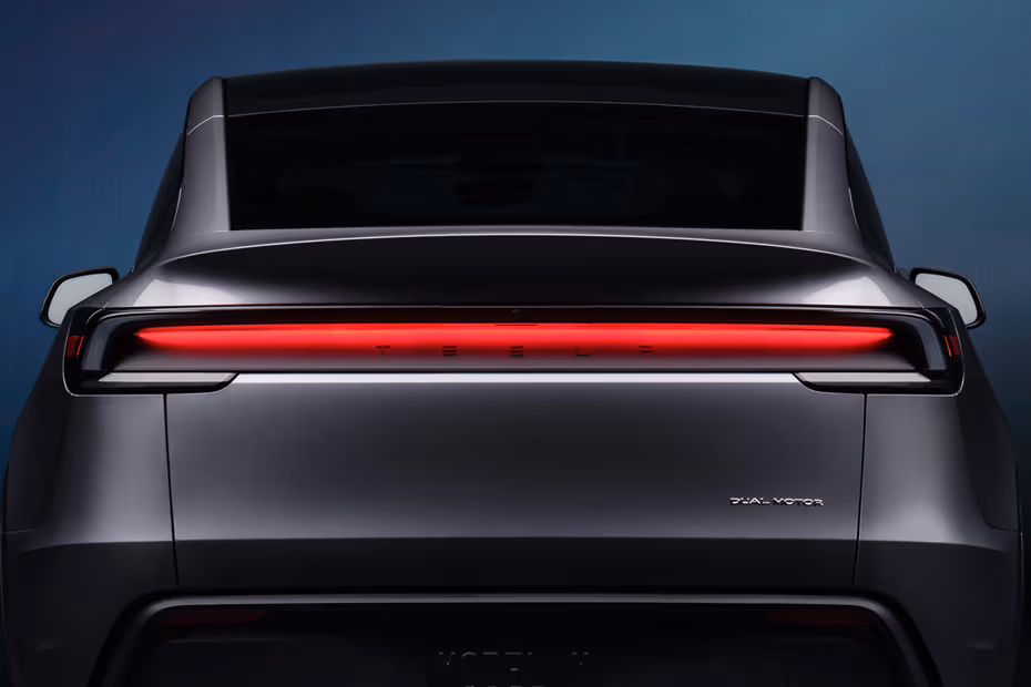 Tesla Model Y 2026 Connected LED Taillight