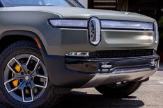 Rivian R1T grille