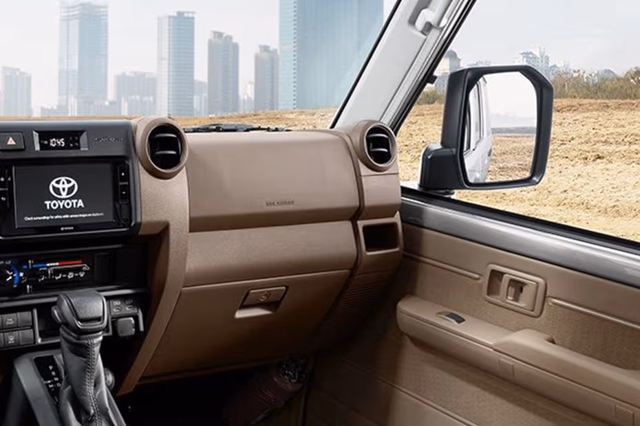 Toyota Land Cruiser 70 Speakers View