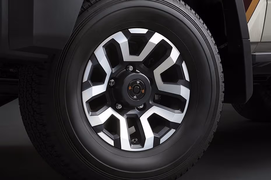 Toyota Land Cruiser 70 Wheel Close View