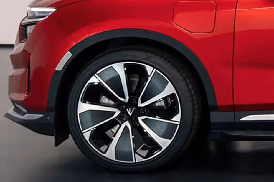 VINFAST VF8 2026 Aerodynamic Alloy Wheel Design Close-up