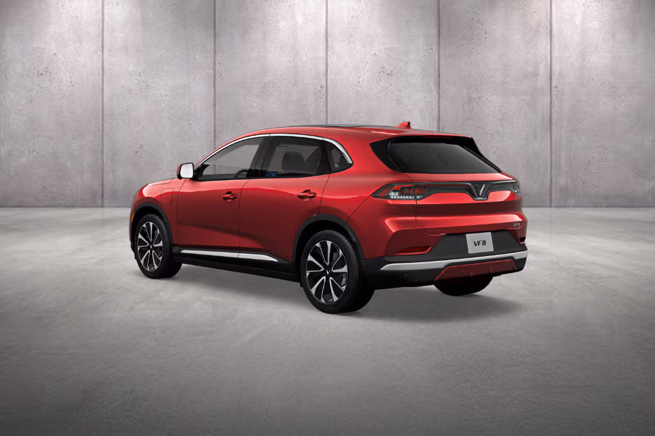 VINFAST VF8 2026 Rear Left side angle view showing taillights, tailgate and alloy wheels