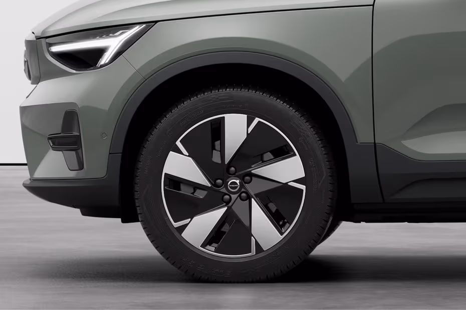 Volvo C40 Recharge 2026 Aerodynamic Alloy Wheel Design Close-up