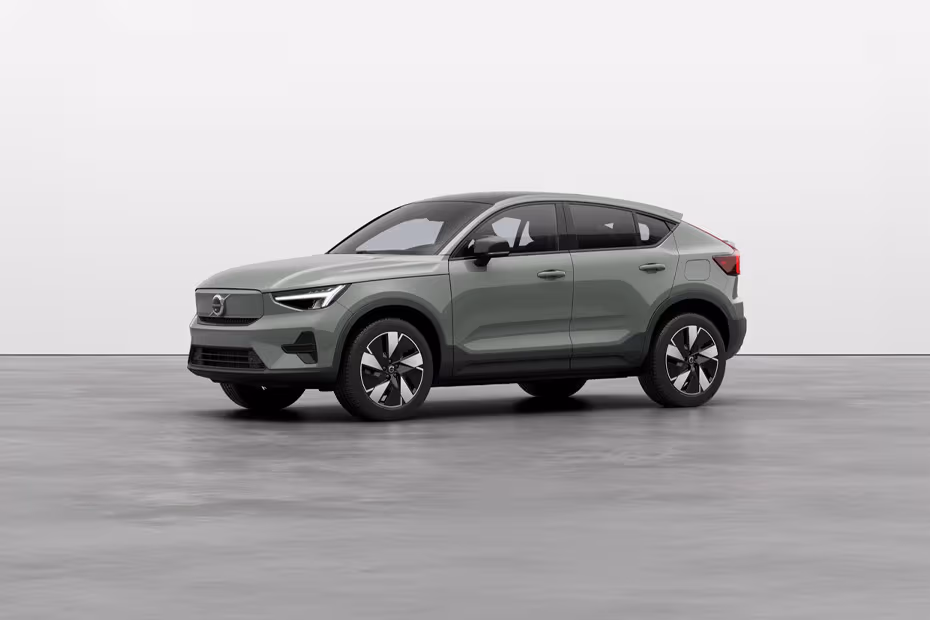 Volvo C40 Recharge 2026 front left side angle view