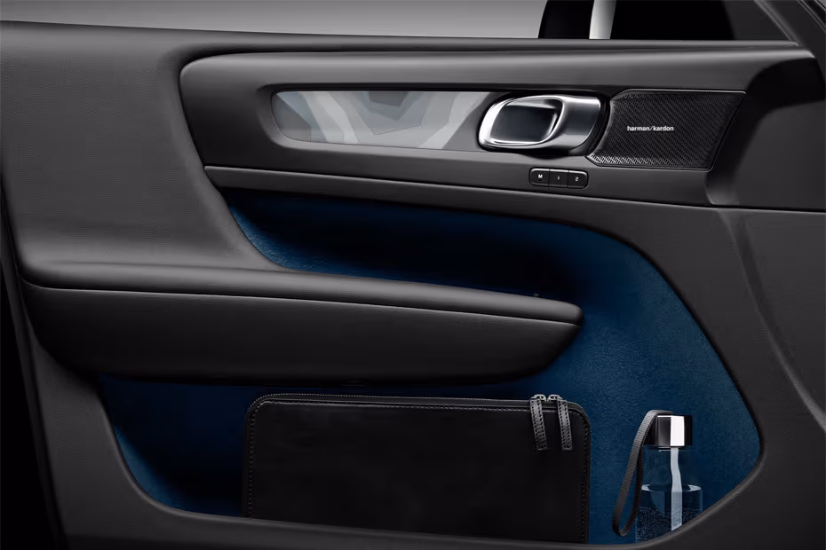 Volvo C40 Recharge 2026 interior driver side front door panel