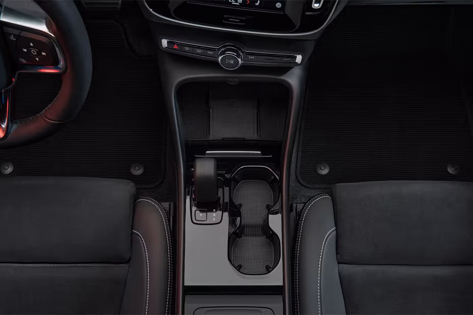Volvo C40 Recharge 2026 interior front center armrest storage