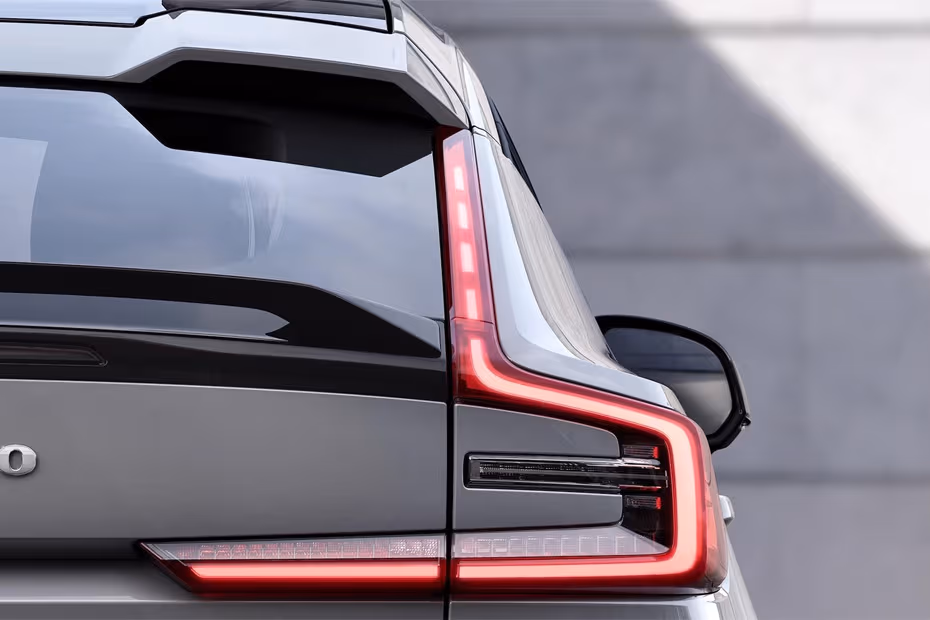 Volvo C40 Recharge 2026 LED taillight close-up
