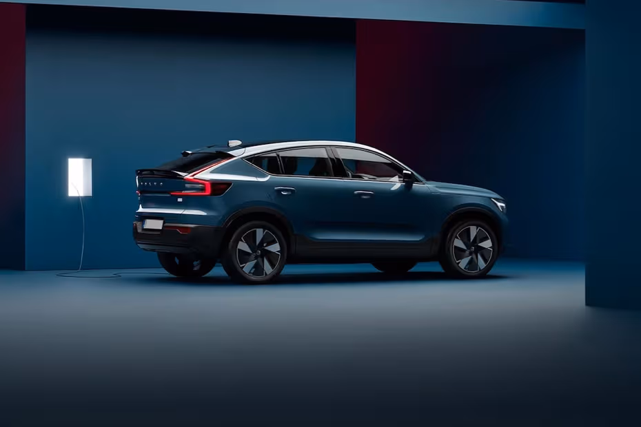 Volvo C40 Recharge 2026 rear left side angle view showing taillights, tailgate and alloy wheels