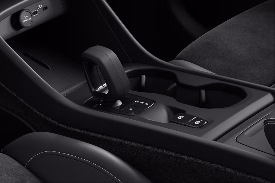 Volvo XC40 2026 central console gear shifter