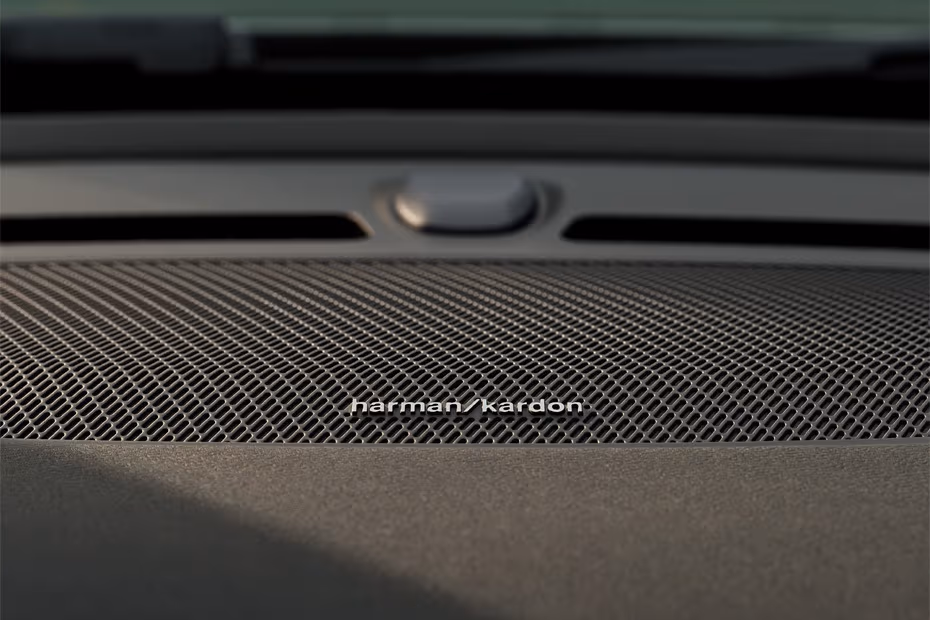 Volvo XC40 2026 dashboard center speaker