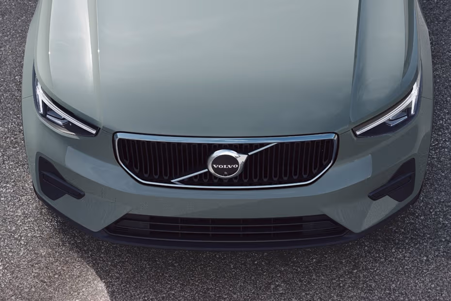 Volvo XC40 2026 front Grille Design