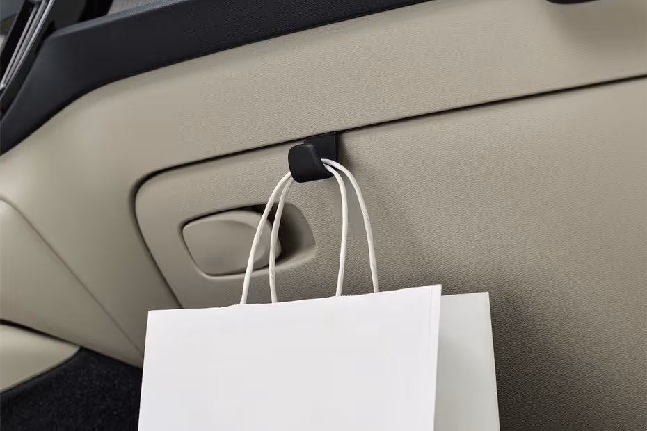 Volvo XC40 2026 Interior Dashboard Glovebox