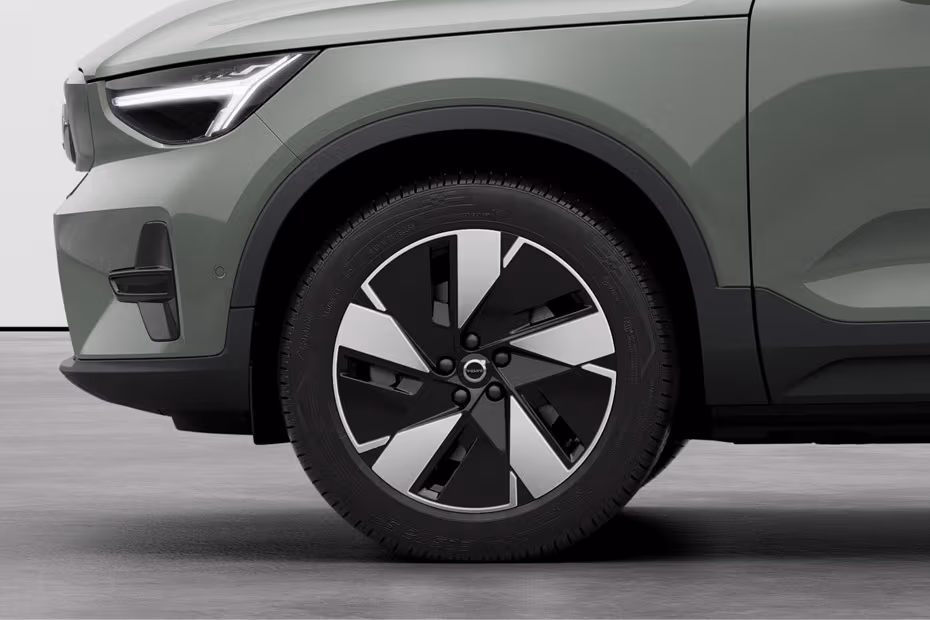 Volvo XC40 Recharge 2026 Aerodynamic Alloy Wheel Design Close-up