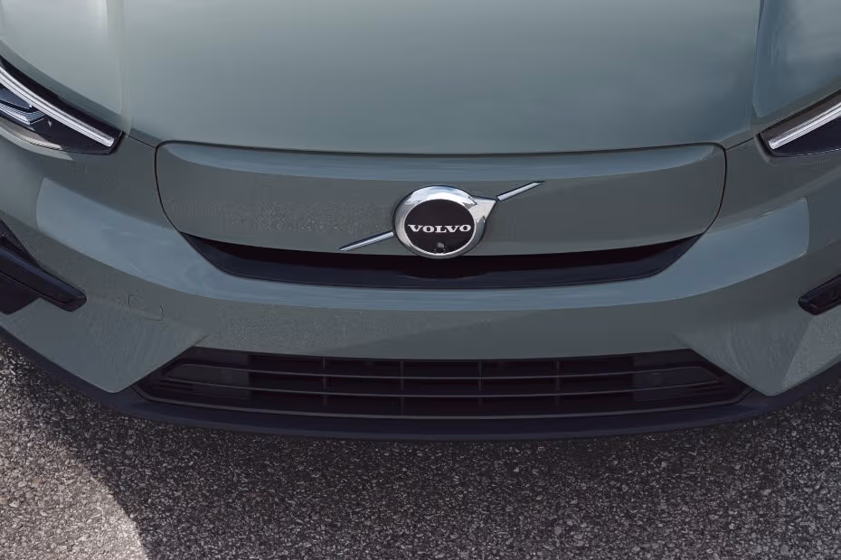 Volvo XC40 Recharge 2026 Front Grille Design