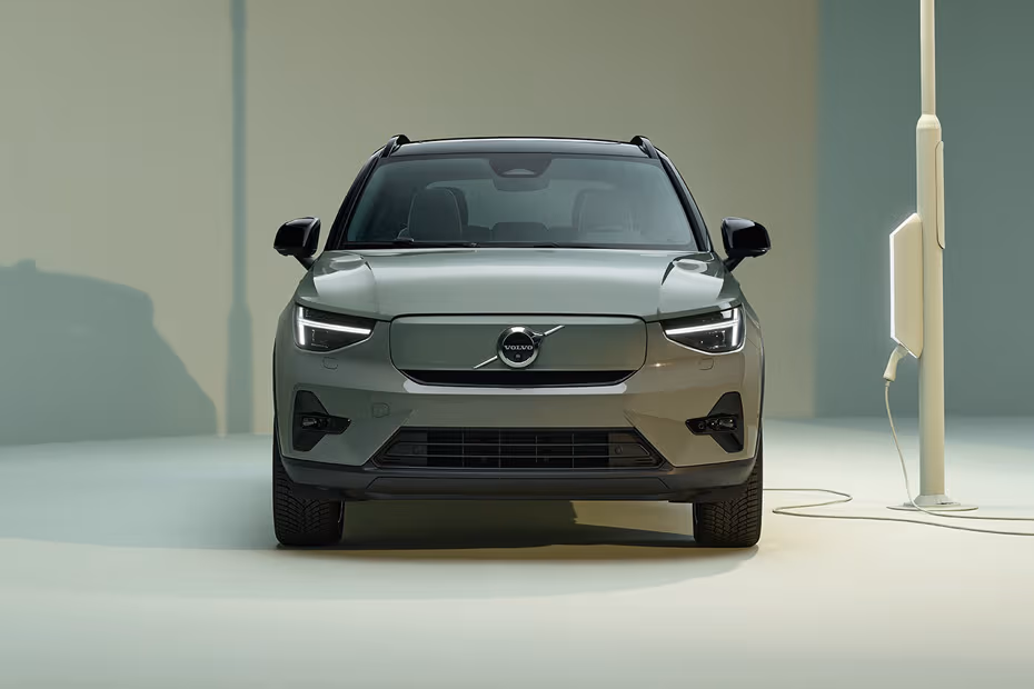 Volvo XC40 Recharge 2026 front view with LED headlights