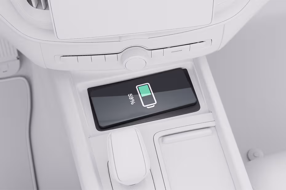 Volvo XC60 2026 Center Tunnel with attached Smartphone