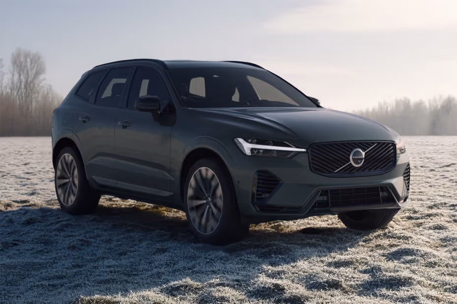 Volvo XC60 2026 front left side angle view