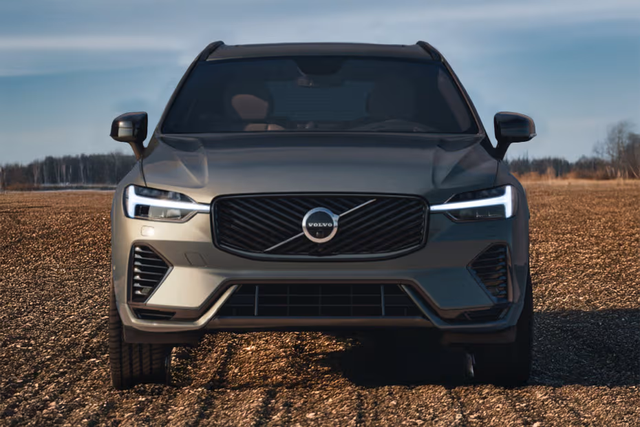 Volvo XC60 2026 front view with LED Headlights