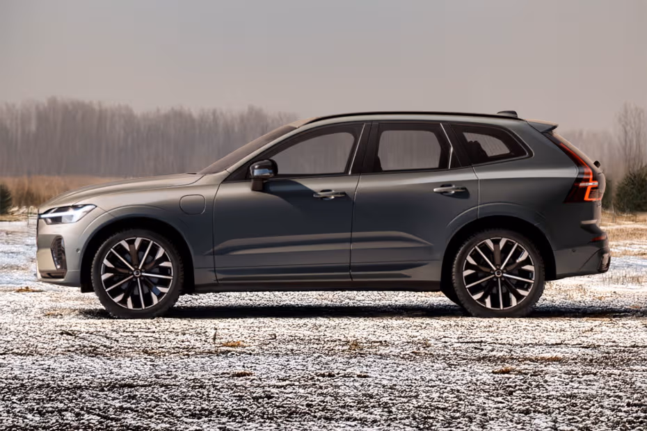 Volvo XC60 2026 left side profile with alloy wheels