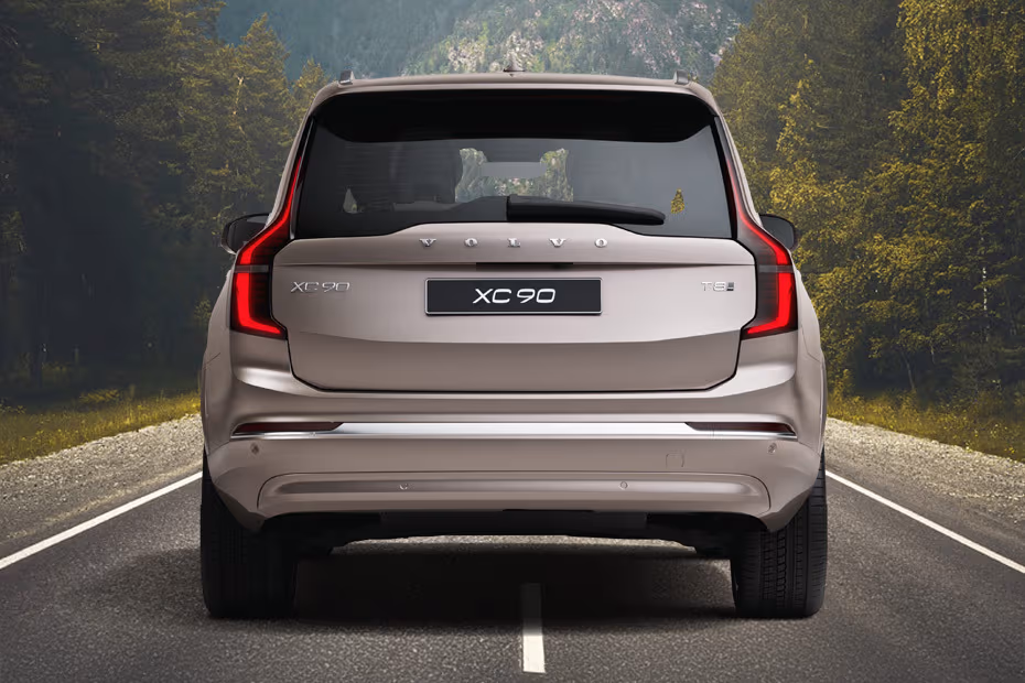 Volvo XC90 2026 rear view with LED Taillights