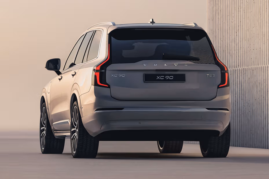 Volvo XC90 2026 rear view with LED Taillights 